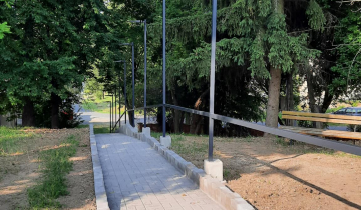 Rekonštrukcia a modernizácia schodov v parku pri spoločenskom areáli